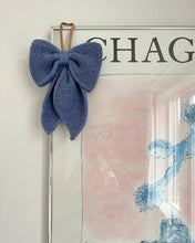 Indlæs billede til gallerivisning Opskrift på December Bow fra PetiteKnit