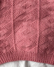 Indlæs billede til gallerivisning Opskrift på Esther Sweater Baby fra PetiteKnit