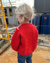 Indlæs billede til gallerivisning Opskrift på Esther Sweater Junior fra PetiteKnit