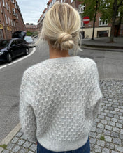 Indlæs billede til gallerivisning Opskrift på Jenny Jacket V-neck fra PetiteKnit