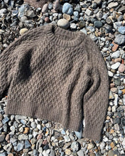 Indlæs billede til gallerivisning Opskrift på Jenny Sweater fra PetiteKnit