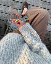 Indlæs billede til gallerivisning Opskrift på Jenny Sweater fra PetiteKnit