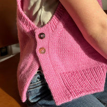 Indlæs billede til gallerivisning Opskrift på Lulu Slipover Junior fra PetiteKnit