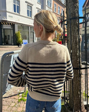 Indlæs billede til gallerivisning Opskrift på Lyon Sweater fra PetiteKnit