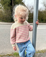 Indlæs billede til gallerivisning Opskrift på Lyon Sweater Junior fra PetiteKnit