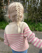 Indlæs billede til gallerivisning Opskrift på Lyon Sweater Junior fra PetiteKnit