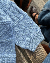 Indlæs billede til gallerivisning Opskrift på Storm Sweater Baby fra PetiteKnit