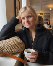 Indlæs billede til gallerivisning Opskrift på Zipper Sweater fra PetiteKnit