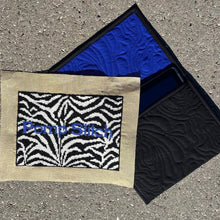 Indlæs billede til gallerivisning Statement iPad Sleeve (21 x 27 cm) fra Pomp Stitch