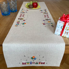 Indlæs billede til gallerivisning Pomp Stitch broderikit Happy Birthday løber