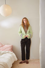 Indlæs billede til gallerivisning Sandnes Garn 2402-02 Facile Cardigan