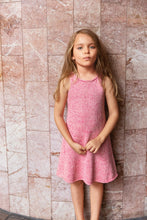 Indlæs billede til gallerivisning 2405-02 Minnie Dress Junior fra Sandnes Garn