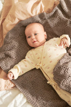 Indlæs billede til gallerivisning 2406-03 Colette babytæppe fra Sandnes Garn