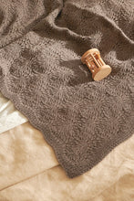 Indlæs billede til gallerivisning 2406-03 Colette babytæppe fra Sandnes Garn