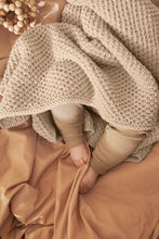 Indlæs billede til gallerivisning 2406-06 Bie Babytæppe fra Sandnes Garn