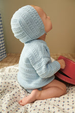 Indlæs billede til gallerivisning 2407-1 Fillip Sweater Baby fra Sandnes Garn