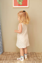 Indlæs billede til gallerivisning 2407-3 Lilja Dress Baby fra Sandnes Garn