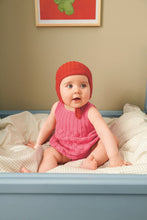 Indlæs billede til gallerivisning 2407-5 Lilja Singlet Baby, Linus Diaper Pants og Linus Bonnet fra Sandnes Garn