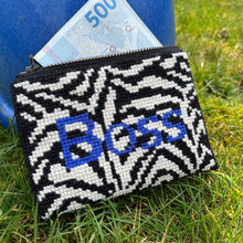 Indlæs billede til gallerivisning Statement Pung blå (10,5 x 14,5 cm) af Pomp Stitch