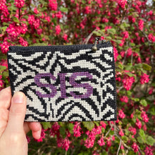 Indlæs billede til gallerivisning Statement Pung lilla (10,5 x 14,5 cm) af Pomp Stitch