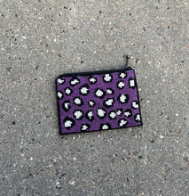 Indlæs billede til gallerivisning Statement Pung lilla (10,5 x 14,5 cm) af Pomp Stitch