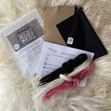 Indlæs billede til gallerivisning Statement Pung lyserød (10,5 x 14,5 cm) fra Pomp Stitch