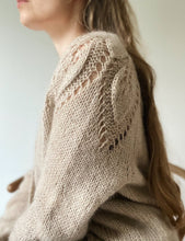 Indlæs billede til gallerivisning Opskrift på Chunky Dahlia V-Neck Cardigan fra Le Knit