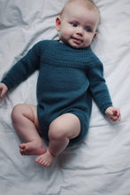 Indlæs billede til gallerivisning Opskrift på Ankers Dragt fra PetiteKnit