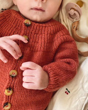 Indlæs billede til gallerivisning Opskrift på Ankers Heldragt fra PetiteKnit