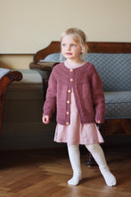 Indlæs billede til gallerivisning Opskrift på Ankers Jakke fra PetiteKnit