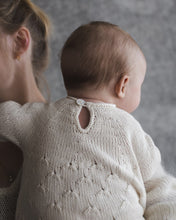 Indlæs billede til gallerivisning Opskrift på Ellens Dåbskjole fra PetiteKnit