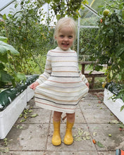 Indlæs billede til gallerivisning Opskrift på Festival Kjole fra PetiteKnit