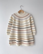 Indlæs billede til gallerivisning Opskrift på Festival Kjole fra PetiteKnit