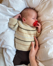Indlæs billede til gallerivisning Opskrift på Festival Sweater Baby fra PetiteKnit