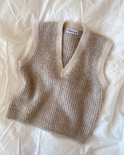 Indlæs billede til gallerivisning Opskrift på Friday Slipover V-neck fra PetiteKnit