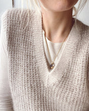 Indlæs billede til gallerivisning Opskrift på Friday Slipover V-neck fra PetiteKnit