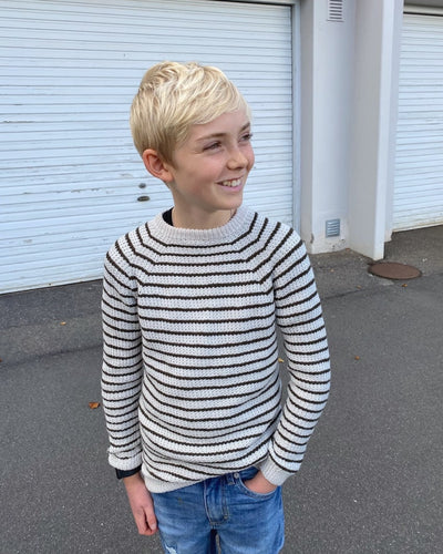 Opskrift på Friday Sweater Junior fra PetiteKnit