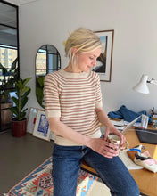 Indlæs billede til gallerivisning Opskrift på Friday Tee fra PetiteKnit