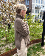 Indlæs billede til gallerivisning Opskrift på Hazel Sweater fra PetiteKnit