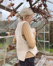 Indlæs billede til gallerivisning Opskrift på Holiday Slipover fra PetiteKnit