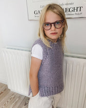 Indlæs billede til gallerivisning Opskrift på Holiday Slipover Junior fra PetiteKnit