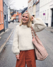 Indlæs billede til gallerivisning Opskrift på Holiday Sweater fra PetiteKnit