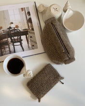 Indlæs billede til gallerivisning Opskrift på Honey Purse fra PetiteKnit