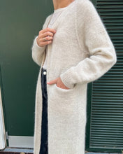 Indlæs billede til gallerivisning Opskrift på Ingen Dikkedarer Cardigan fra PetiteKnit