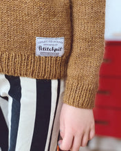 Indlæs billede til gallerivisning Opskrift på Ingen Dikkedarer Sweater Junior fra PetiteKnit