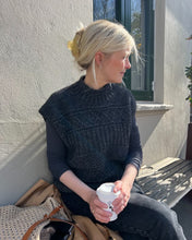 Indlæs billede til gallerivisning Opskrift på Ingrid Slipover fra PetiteKnit