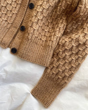 Indlæs billede til gallerivisning Opskrift på Jenny Jacket fra PetiteKnit