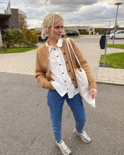 Indlæs billede til gallerivisning Opskrift på Jenny Jacket fra PetiteKnit