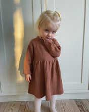 Indlæs billede til gallerivisning Opskrift på Karlas Kjole fra PetiteKnit