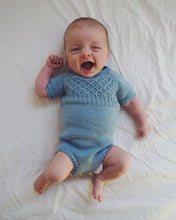 Indlæs billede til gallerivisning Opskrift på Millas Sommerdragt fra PetiteKnit